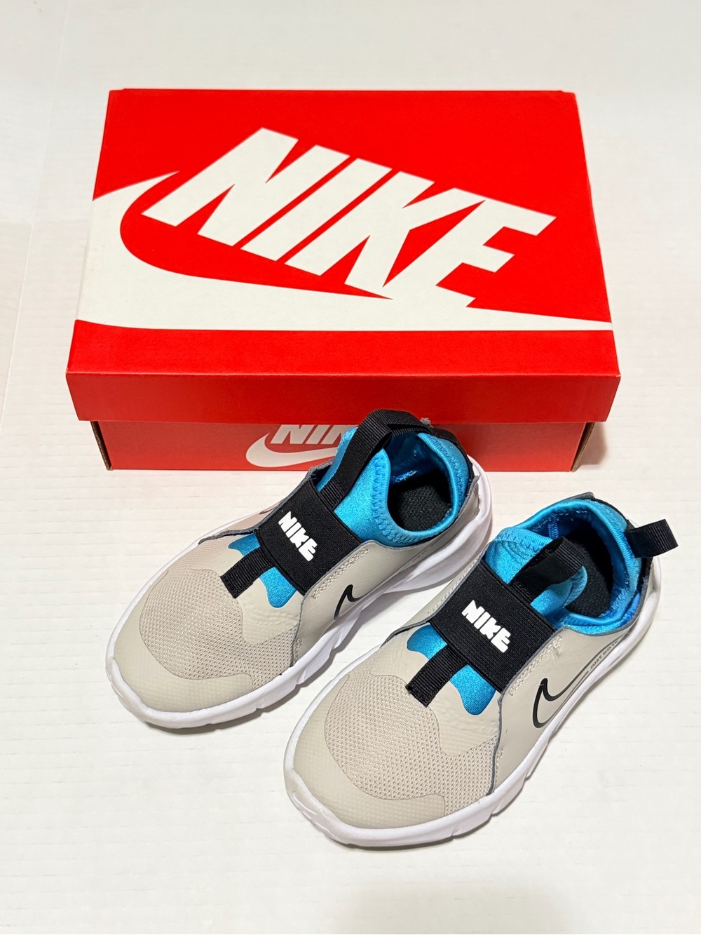 Nike Boys Flex Runner 2 Running Size 12